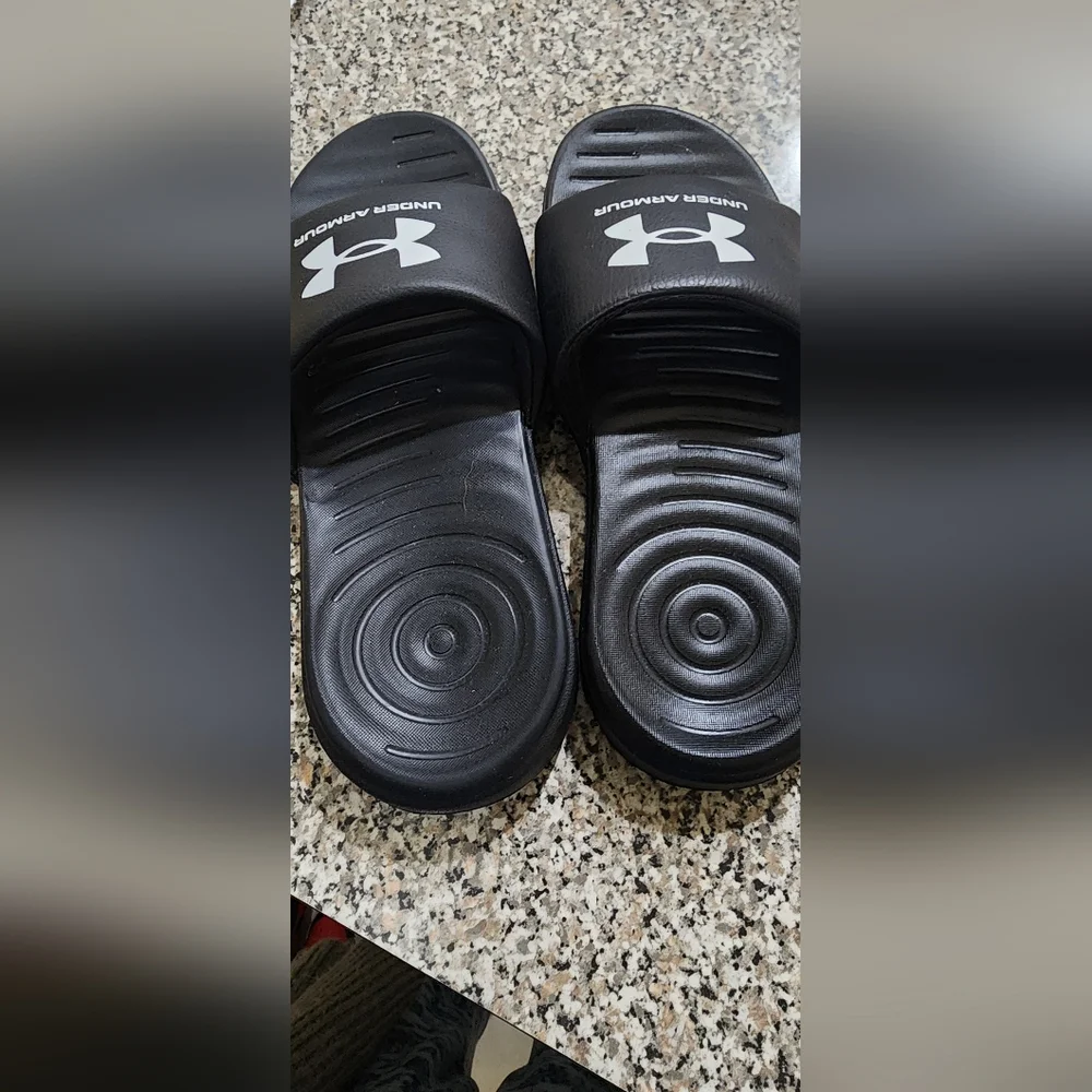 Under Armour kids, size 6Y,‎ black.